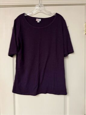 LuLaRoe Short Sleeve Scoop Neck Tee in Deep Plum